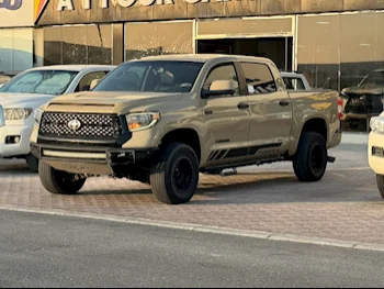 Toyota  Tundra  TRD  2016  Automatic  127,000 Km  8 Cylinder  Four Wheel Drive (4WD)  Pick Up  Beige