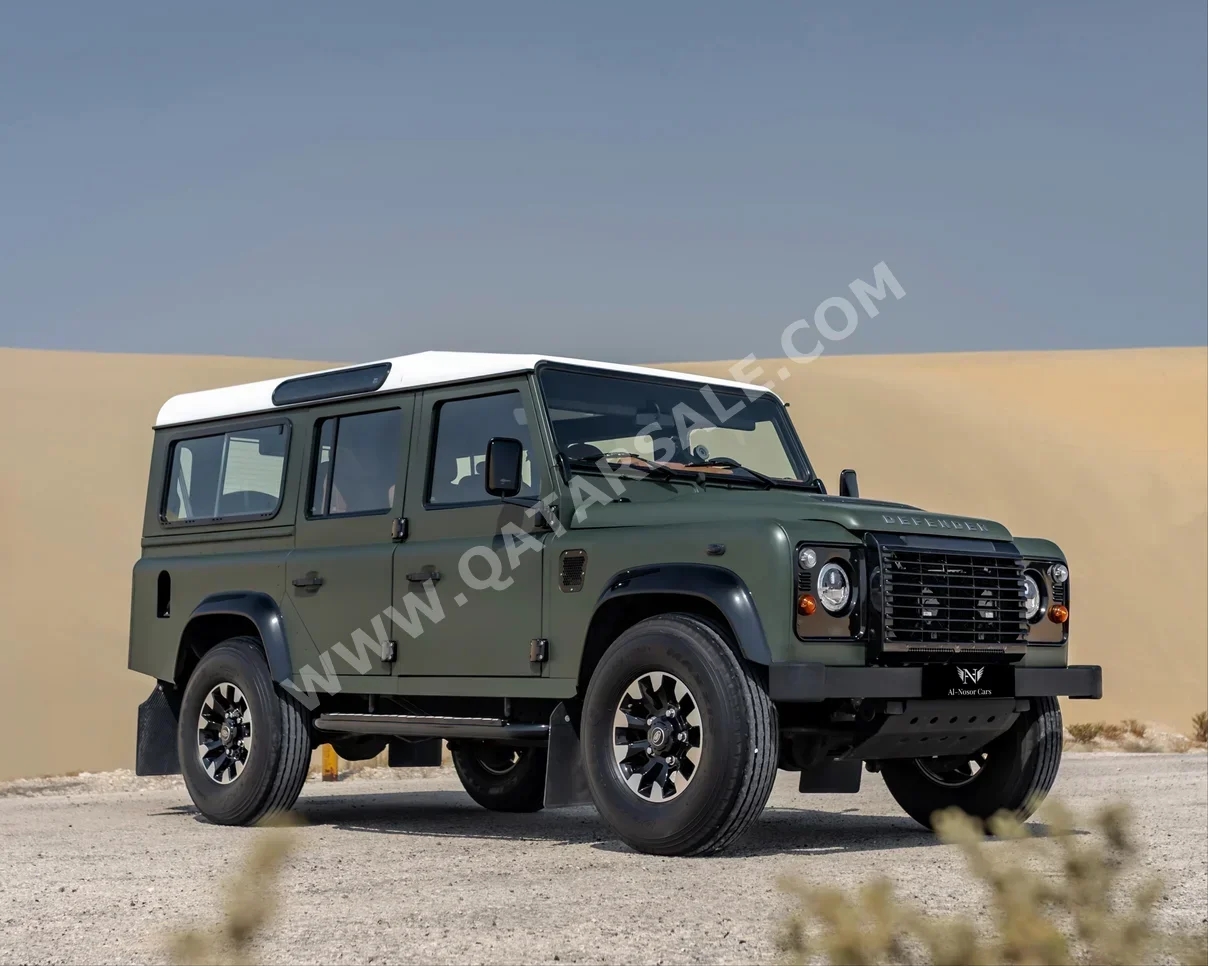 Land Rover  Defender  2013  Automatic  41,000 Km  8 Cylinder  Four Wheel Drive (4WD)  SUV  Green