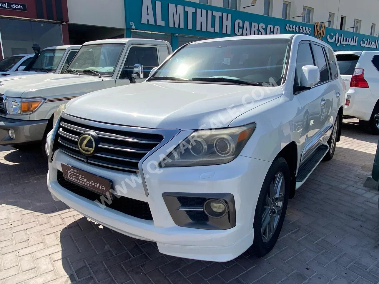 Lexus  LX  570  2011  Automatic  329,000 Km  8 Cylinder  Four Wheel Drive (4WD)  SUV  White