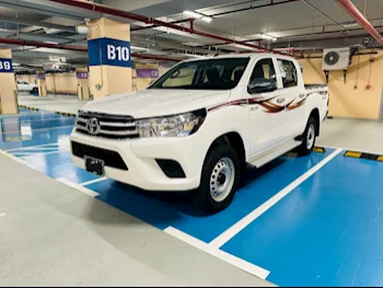 Toyota  Hilux  2022  Automatic  39,000 Km  4 Cylinder  Four Wheel Drive (4WD)  Pick Up  White  With Warranty