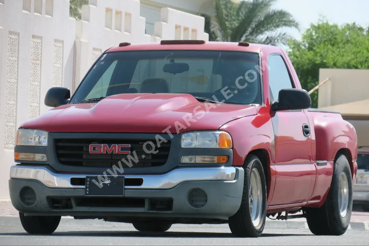 GMC  Sierra  2003  Manual  208,000 Km  8 Cylinder  Rear Wheel Drive (RWD)  Pick Up  Red