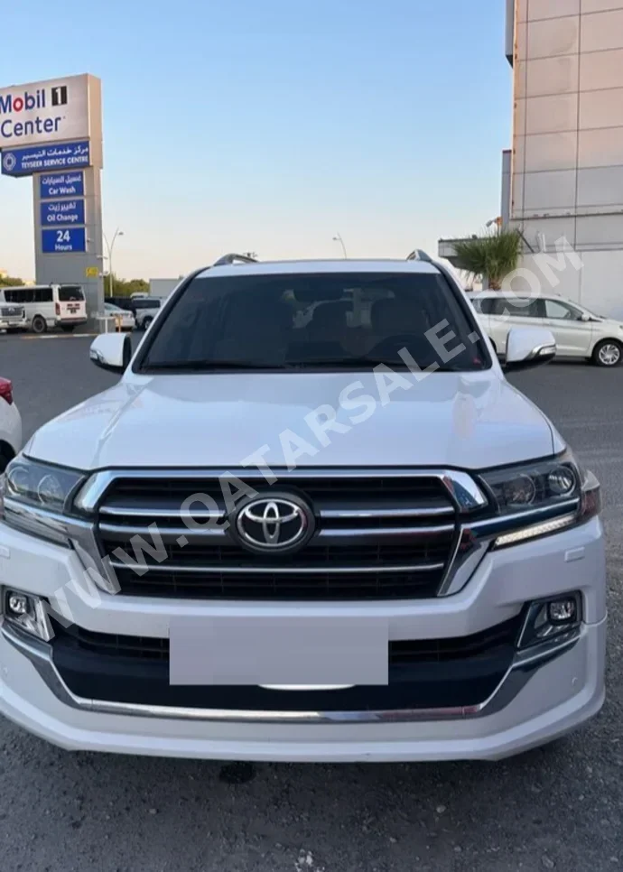 Toyota Land Cruiser GXR Grand Touring White 2020 For Sale in Qatar