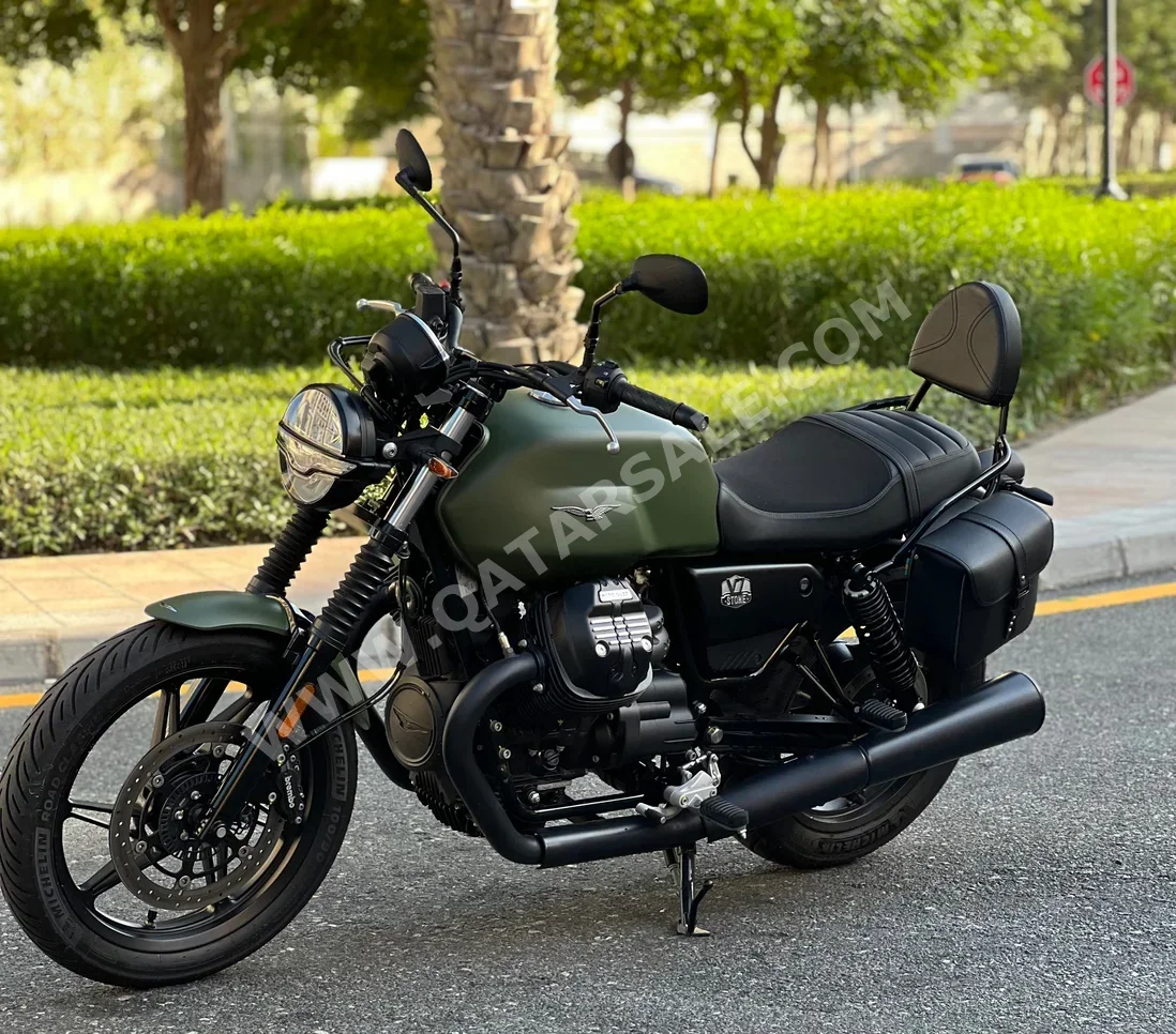 Moto Guzzi  V7 - Stone -  2024 - Color Matt Green -  Warranty