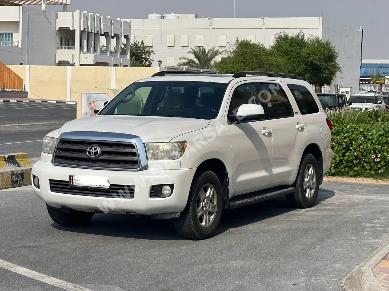  Toyota  Sequoia  SR5  2016  Automatic  300,000 Km  8 Cylinder  Four Wheel Drive (4WD)  SUV  White  With Warranty