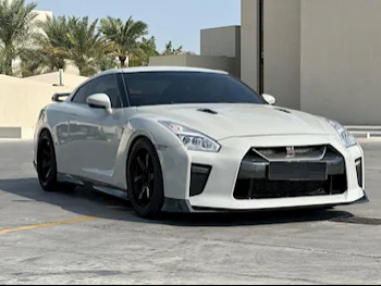 Nissan  GT-R  2013  Automatic  130,000 Km  6 Cylinder  Rear Wheel Drive (RWD)  Coupe / Sport  White