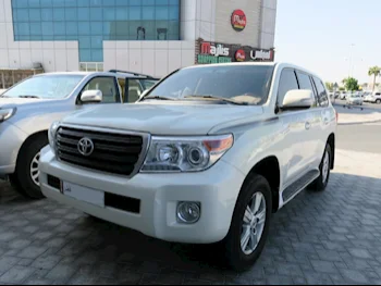 Toyota  Land Cruiser  GX  2014  Automatic  560٬000 Km  8 Cylinder  Four Wheel Drive (4WD)  SUV  White