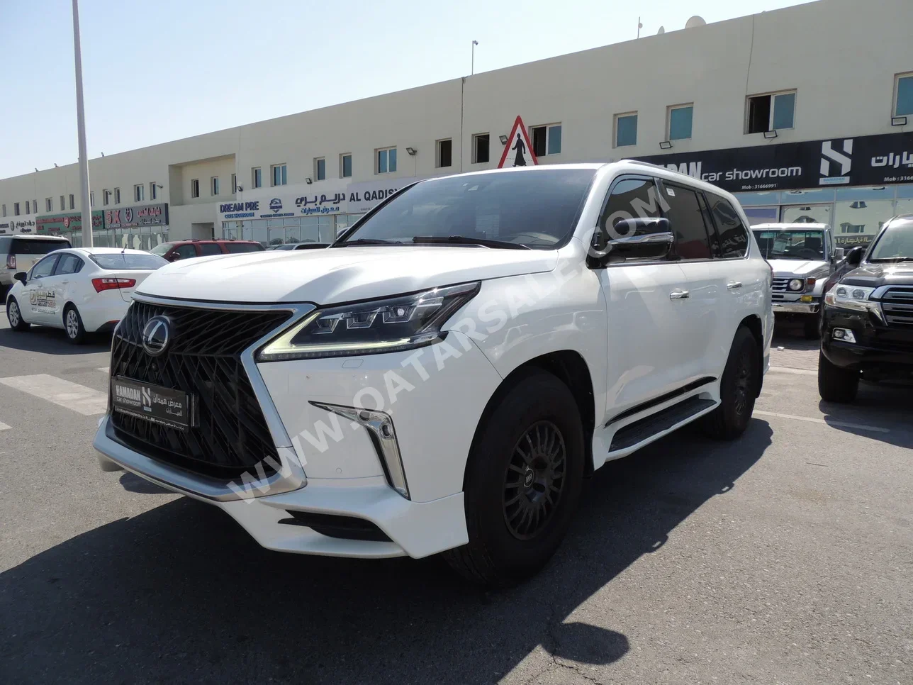  Lexus  LX  570 S  2016  Automatic  287,000 Km  8 Cylinder  Four Wheel Drive (4WD)  SUV  White  With Warranty