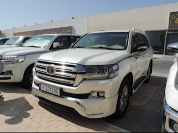 Toyota  Land Cruiser  GXR White Edition  2018  Automatic  130,000 Km  6 Cylinder  Four Wheel Drive (4WD)  SUV  White