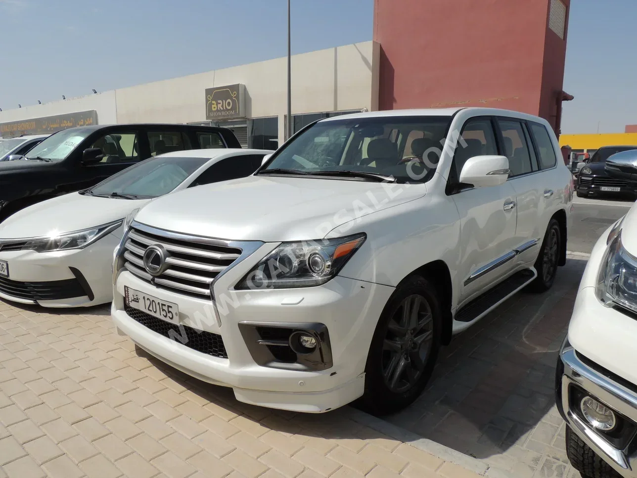 Lexus  LX  570 S  2012  Automatic  300,000 Km  8 Cylinder  Four Wheel Drive (4WD)  SUV  White