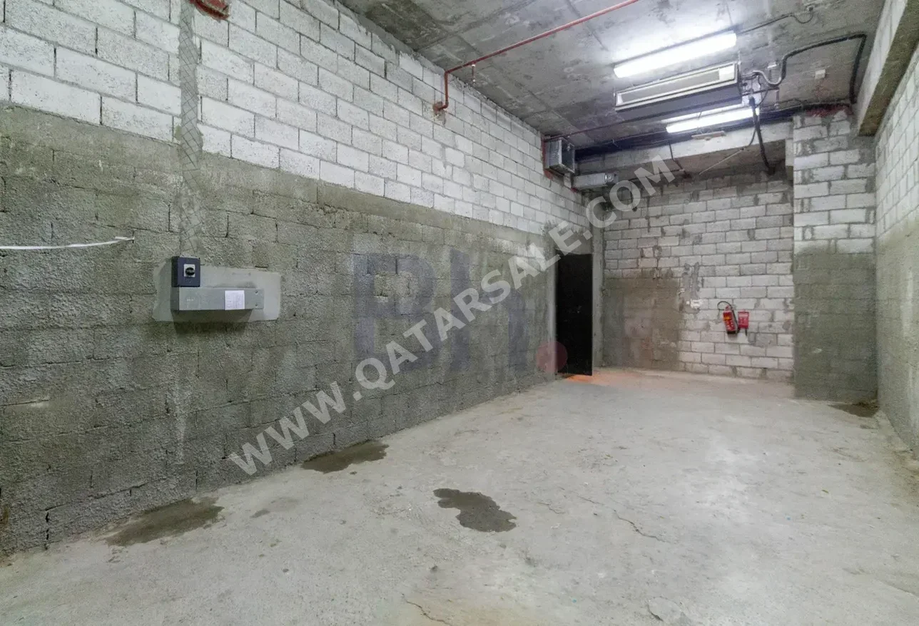 Commercial Shops - Not Furnished  - Doha  - Al Sadd