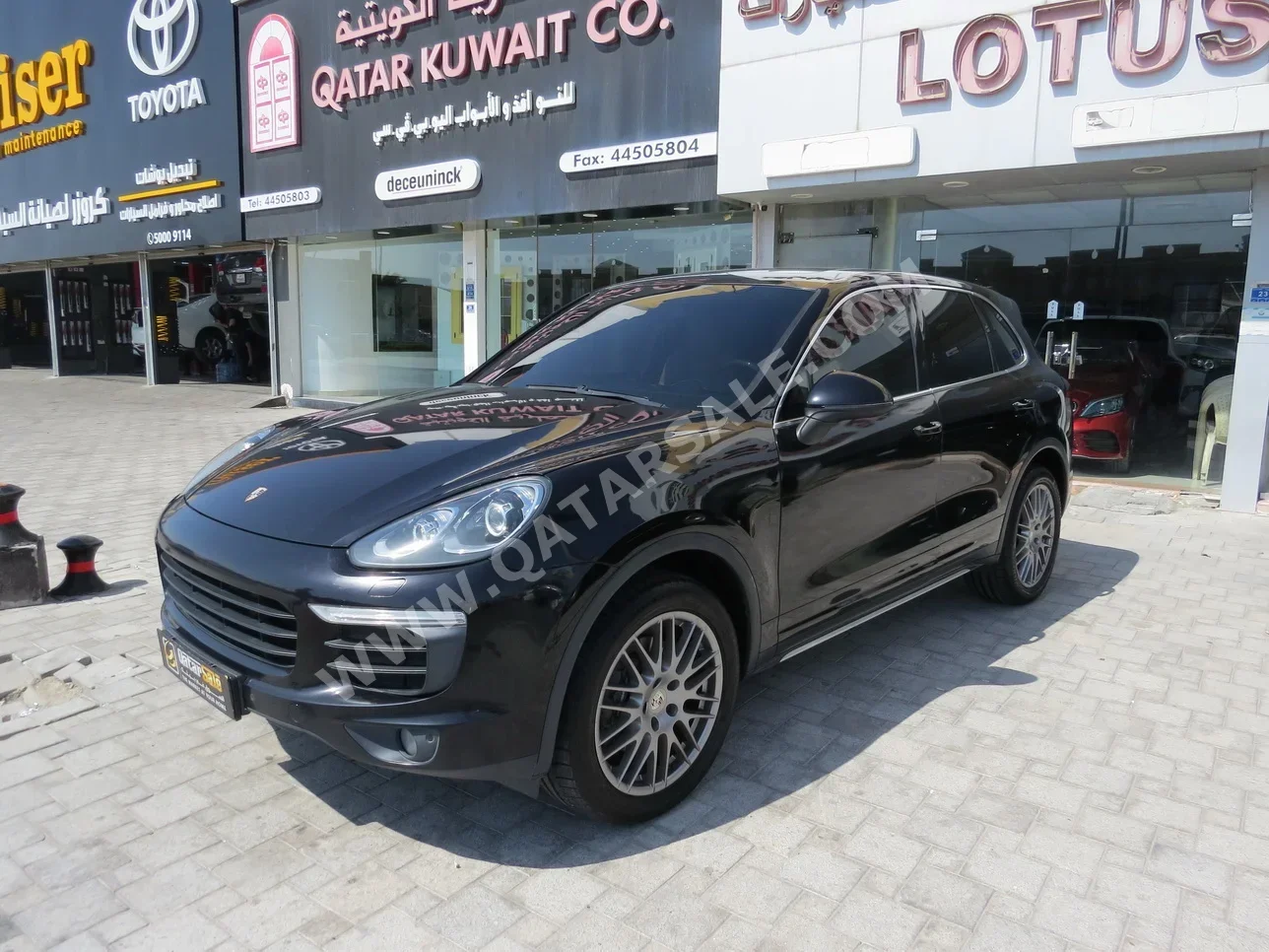 Porsche  Cayenne  2016  Automatic  90,000 Km  6 Cylinder  Four Wheel Drive (4WD)  SUV  Black