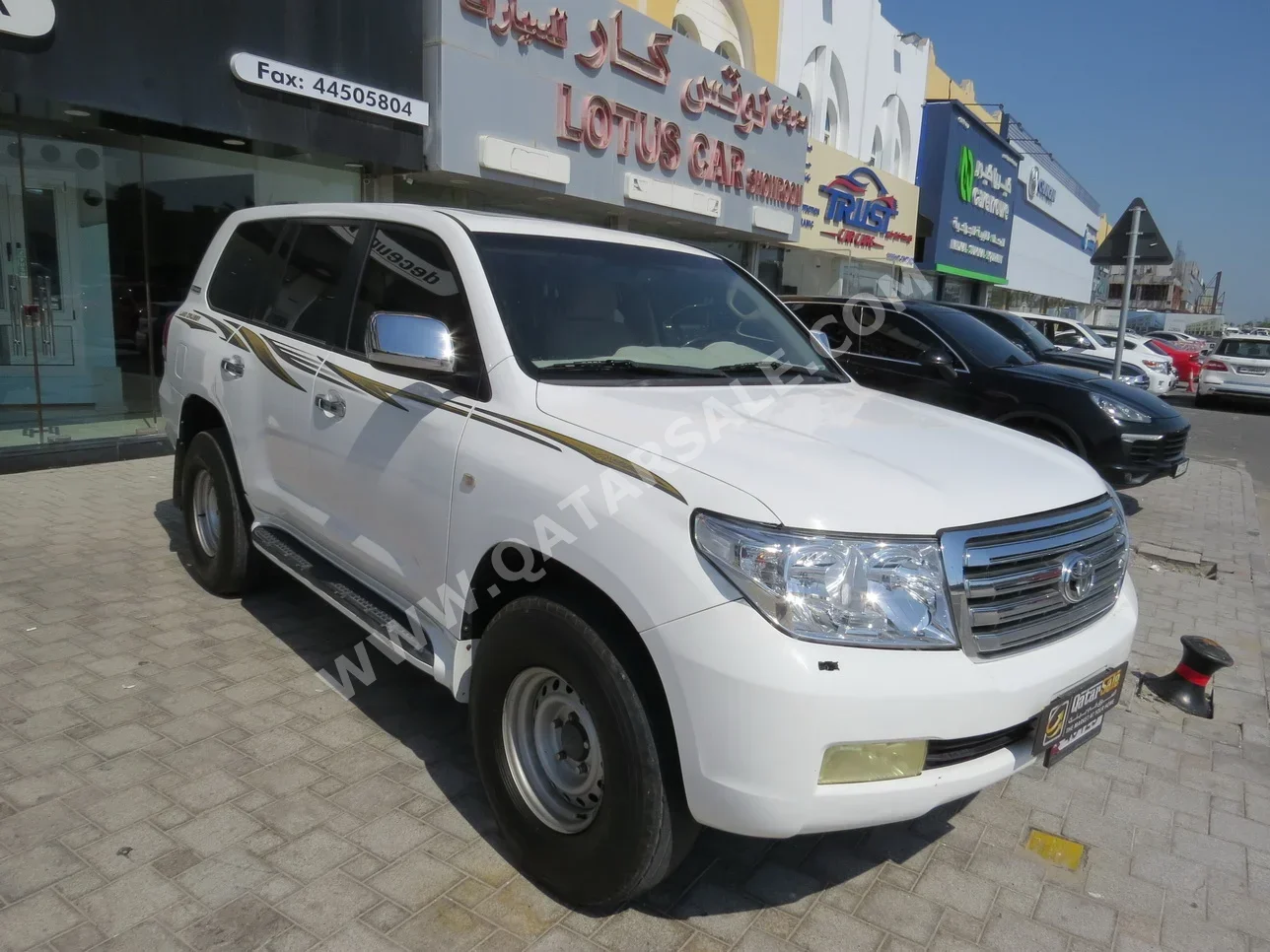 Toyota  Land Cruiser  GXR  2011  Automatic  400,000 Km  8 Cylinder  Four Wheel Drive (4WD)  SUV  White