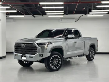 Toyota  Tundra  Limited  2022  Automatic  58٬000 Km  6 Cylinder  Four Wheel Drive (4WD)  SUV  Silver