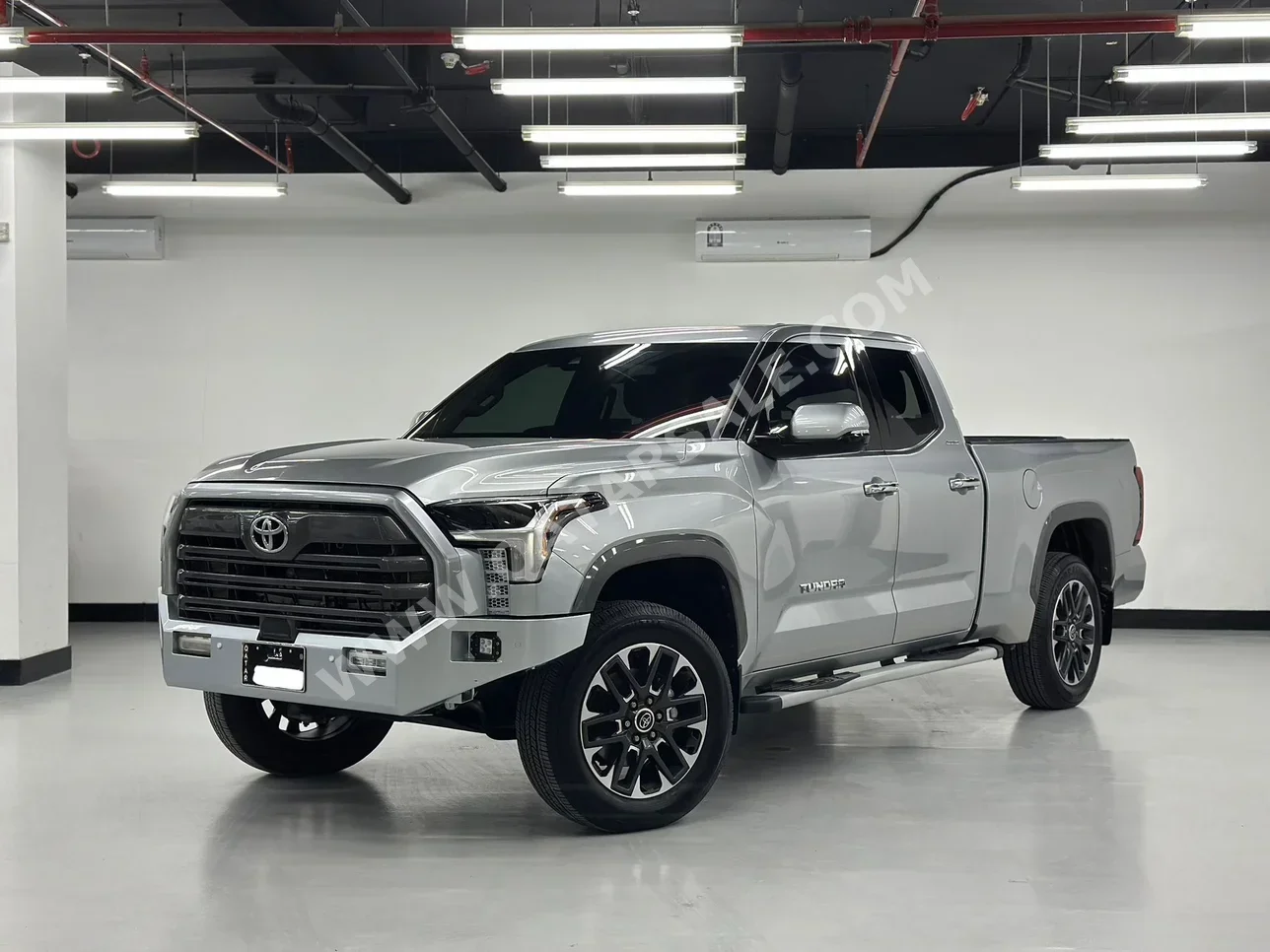 Toyota  Tundra  Limited  2022  Automatic  58٬000 Km  6 Cylinder  Four Wheel Drive (4WD)  SUV  Silver