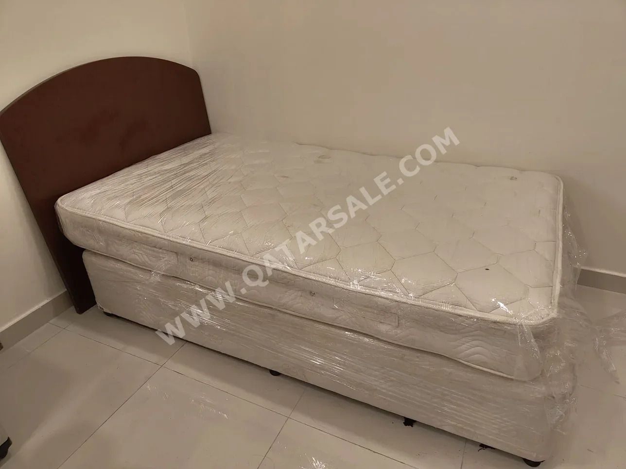 Beds - Queen  - White  - Mattress Included