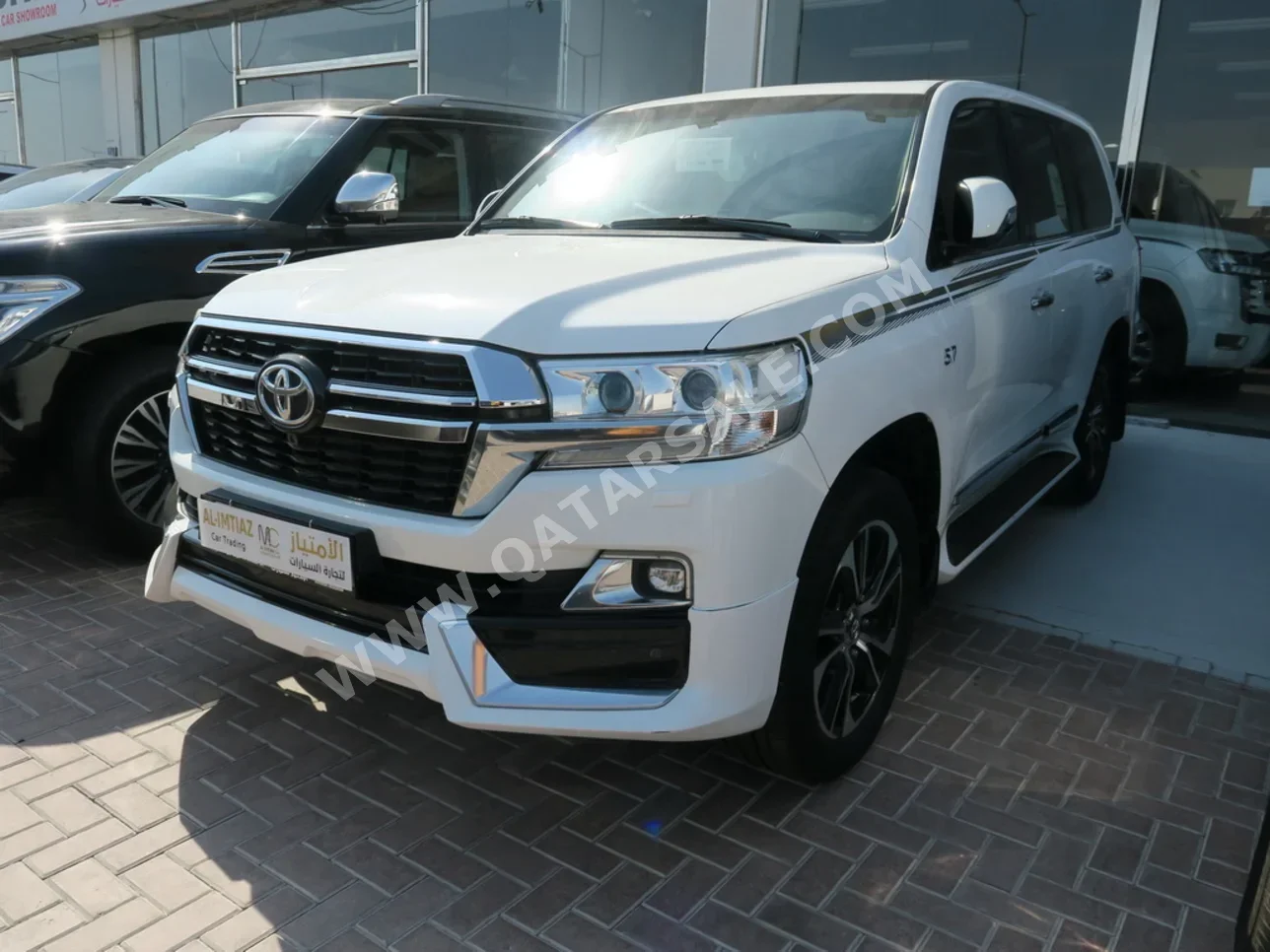 Toyota  Land Cruiser  VXR  2019  Automatic  171,000 Km  8 Cylinder  Four Wheel Drive (4WD)  SUV  White