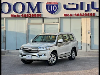 Toyota  Land Cruiser  GXR  2016  Automatic  149,000 Km  8 Cylinder  Four Wheel Drive (4WD)  SUV  White