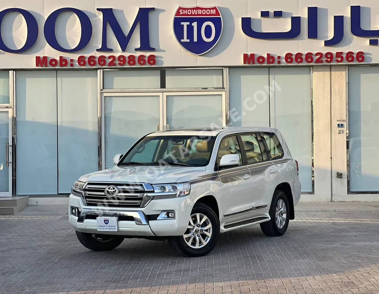 Toyota  Land Cruiser  GXR  2016  Automatic  149,000 Km  8 Cylinder  Four Wheel Drive (4WD)  SUV  White