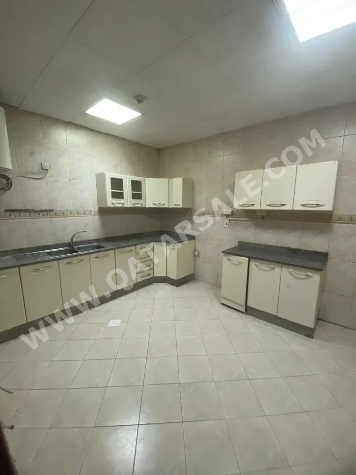 2 Bedrooms  Apartment  in Doha -  Fereej Bin Mahmoud  Not Furnished