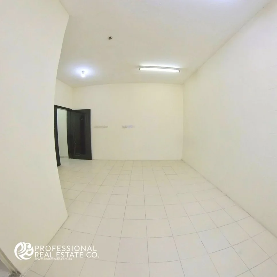 1 Bedrooms  Studio  in Doha -  Al Duhail  Not Furnished