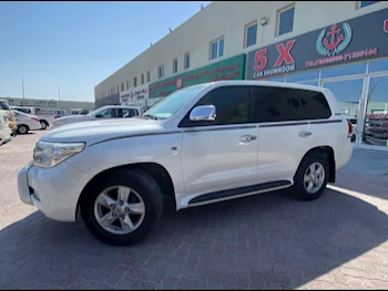 Toyota  Land Cruiser  VXR  2011  Automatic  275,000 Km  8 Cylinder  Four Wheel Drive (4WD)  SUV  White