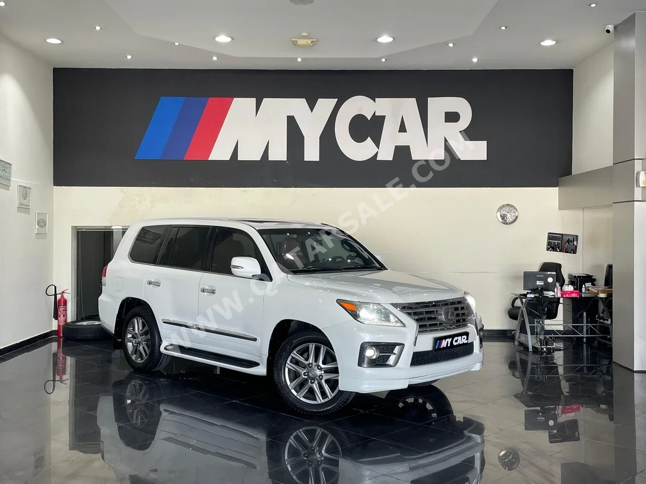 Lexus  LX  570 S  2014  Automatic  407٬000 Km  8 Cylinder  Four Wheel Drive (4WD)  SUV  White