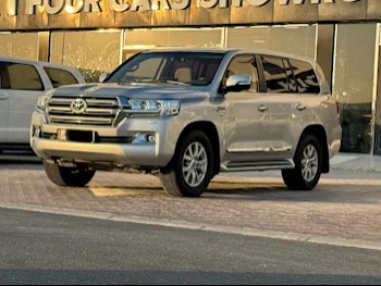 Toyota  Land Cruiser  VXR  2020  Automatic  77,000 Km  8 Cylinder  Four Wheel Drive (4WD)  SUV  Silver