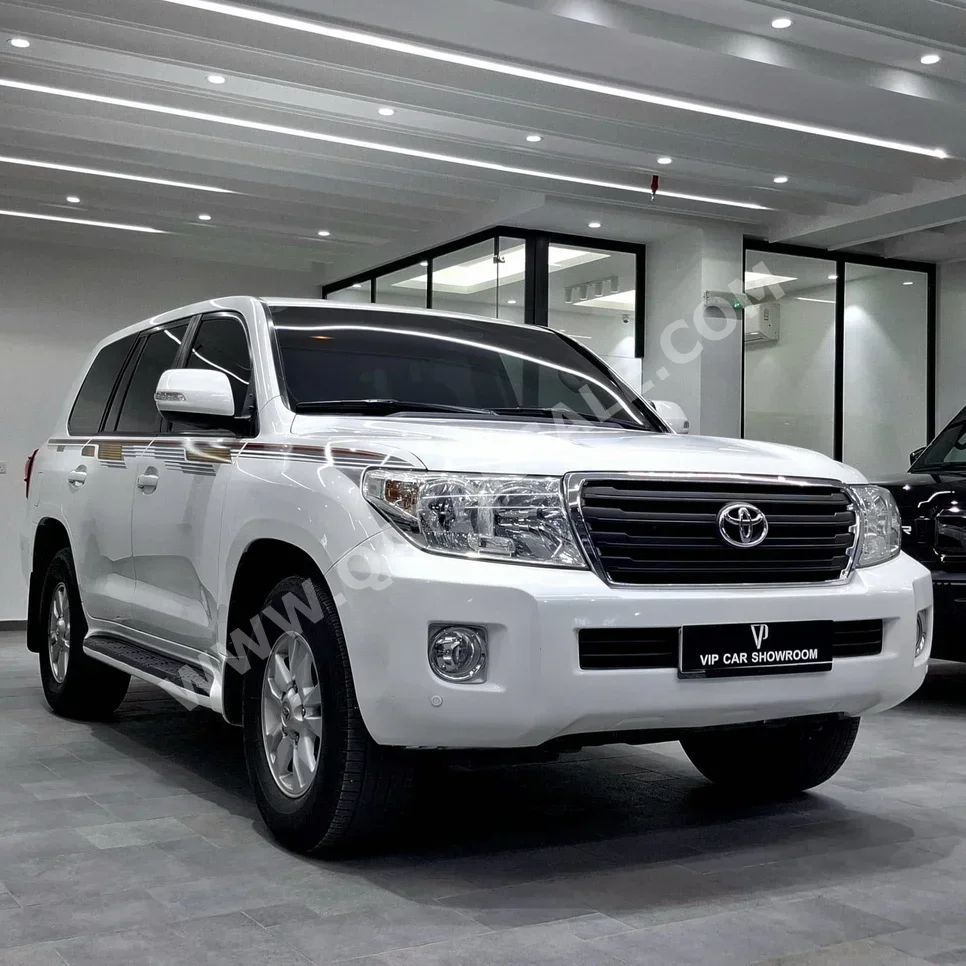 Toyota  Land Cruiser  GX  2014  Automatic  295٬000 Km  6 Cylinder  Four Wheel Drive (4WD)  SUV  White