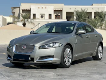 Jaguar  XF  2014  Automatic  92٬000 Km  6 Cylinder  Rear Wheel Drive (RWD)  Sedan  Silver