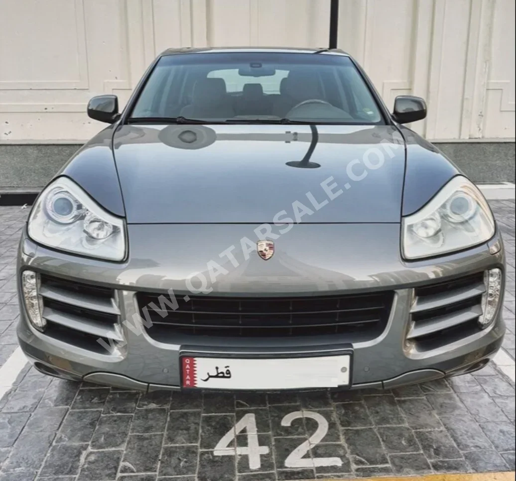 Porsche  Cayenne  S  2009  Automatic  124,000 Km  8 Cylinder  Four Wheel Drive (4WD)  SUV  Gray