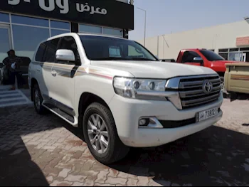 Toyota  Land Cruiser  GXR  2016  Automatic  329,000 Km  6 Cylinder  Four Wheel Drive (4WD)  SUV  White