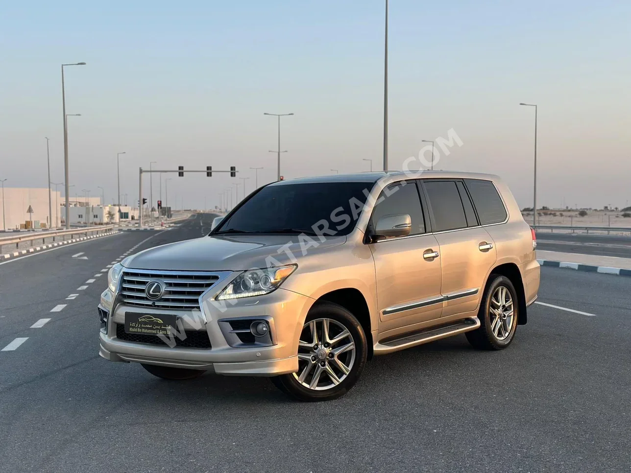 Lexus  LX  570  2013  Automatic  270,000 Km  8 Cylinder  Four Wheel Drive (4WD)  SUV  Gold