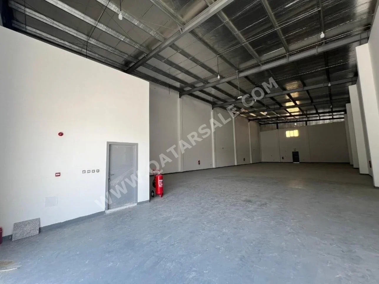 Warehouses & Stores - Al Wakrah  - Wadi Aba Seleel  -Area Size: 400 Square Meter