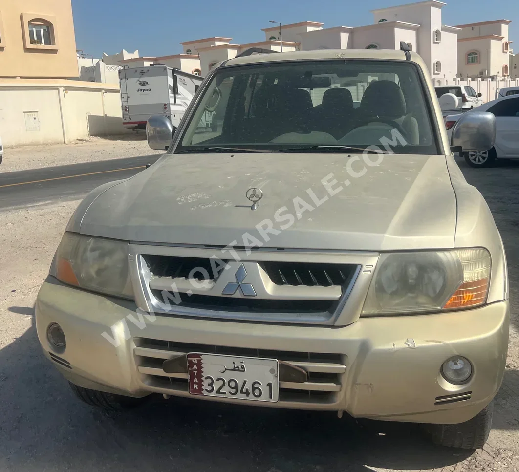 Mitsubishi  Pajero  3.5  2006  Automatic  238,300 Km  6 Cylinder  SUV  Beige