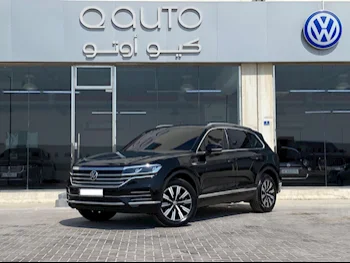 Volkswagen  Touareg  Sport  2023  Automatic  8,860 Km  6 Cylinder  All Wheel Drive (AWD)  SUV  Black  With Warranty