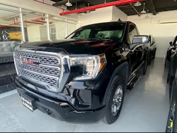 GMC  Sierra  SLE  2022  Automatic  48,000 Km  8 Cylinder  Four Wheel Drive (4WD)  Pick Up  Black  With Warranty