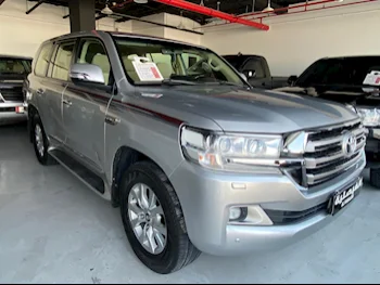 Toyota  Land Cruiser  GXR  2020  Automatic  152,000 Km  8 Cylinder  Four Wheel Drive (4WD)  SUV  Silver