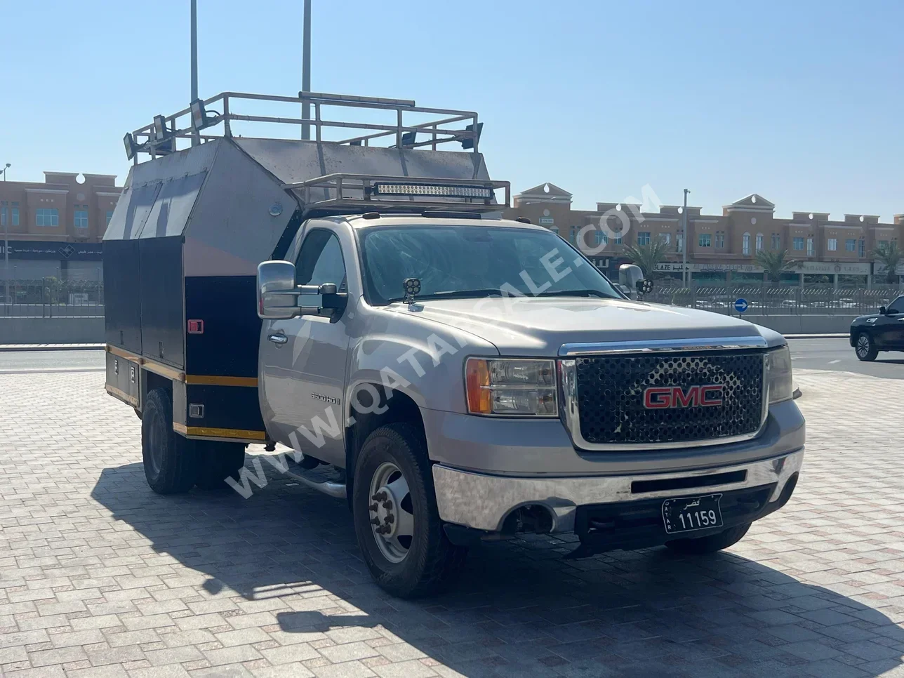 GMC  Sierra  3500 HD  2009  Automatic  140,000 Km  8 Cylinder  Four Wheel Drive (4WD)  Pick Up  Silver