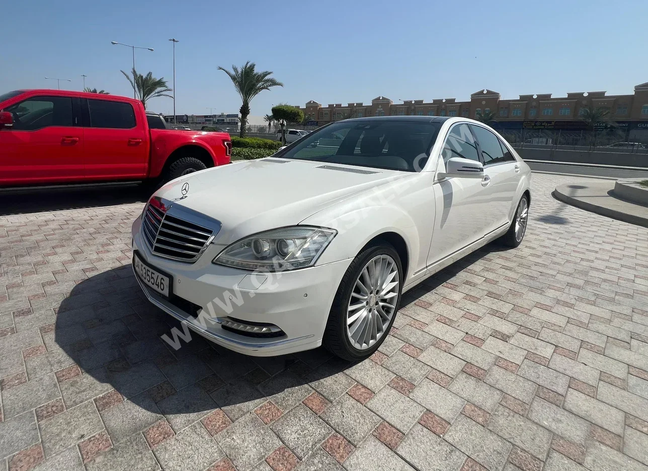 Mercedes-Benz  S-Class  300  2013  Automatic  100,000 Km  6 Cylinder  Four Wheel Drive (4WD)  Sedan  White