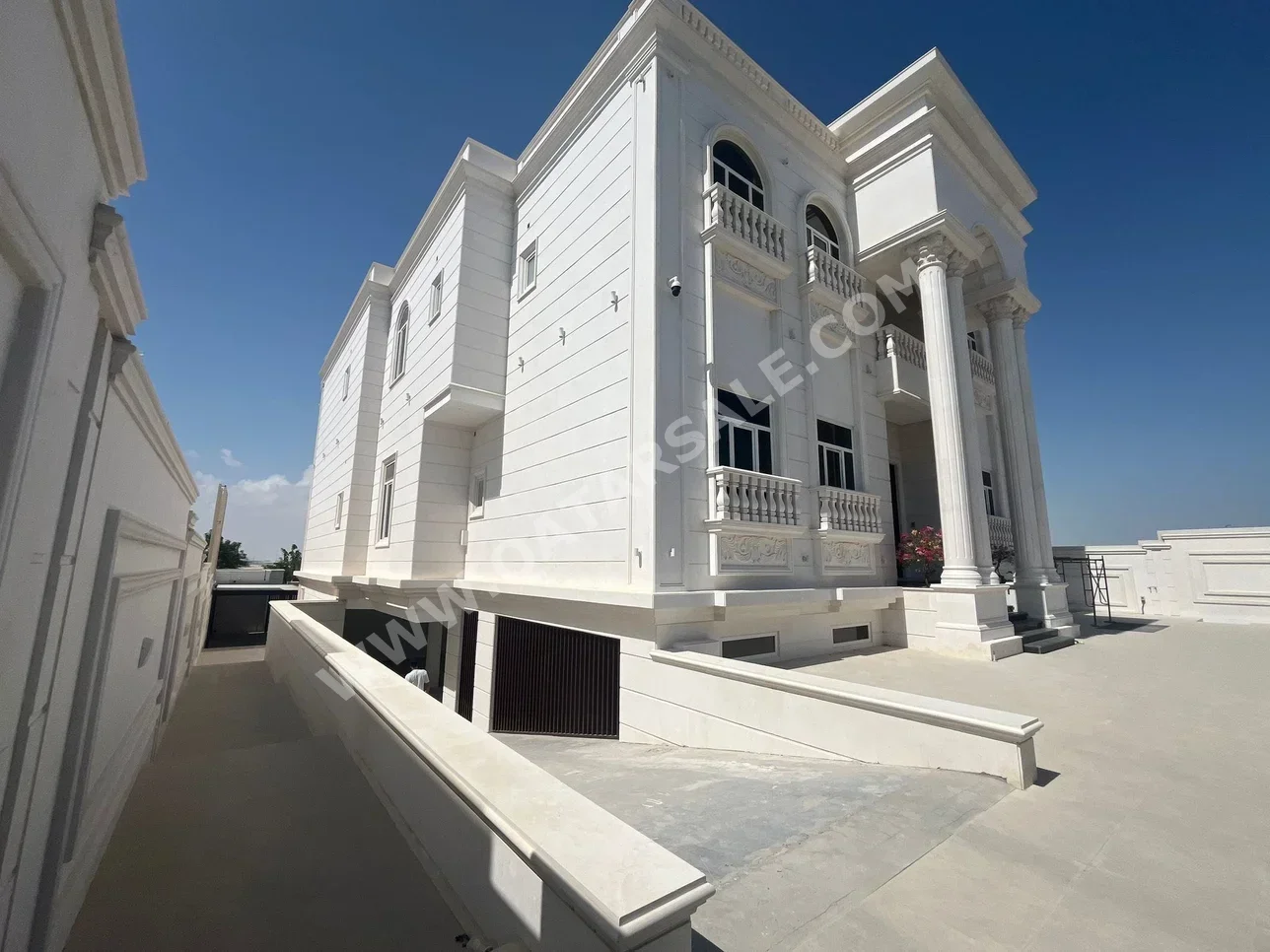 Family Residential  - Not Furnished  - Lusail  - Marina District  - 8 Bedrooms