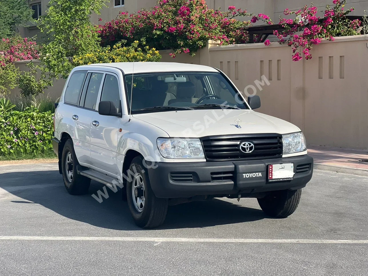 Toyota  Land Cruiser  G  2007  Manual  240,000 Km  6 Cylinder  Four Wheel Drive (4WD)  SUV  White