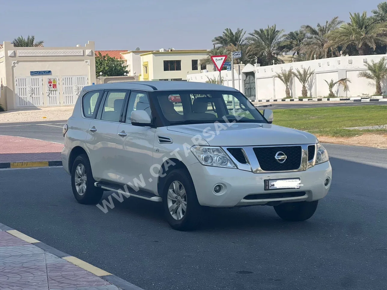 Nissan  Patrol  SE  2013  Automatic  278,000 Km  8 Cylinder  Four Wheel Drive (4WD)  SUV  White