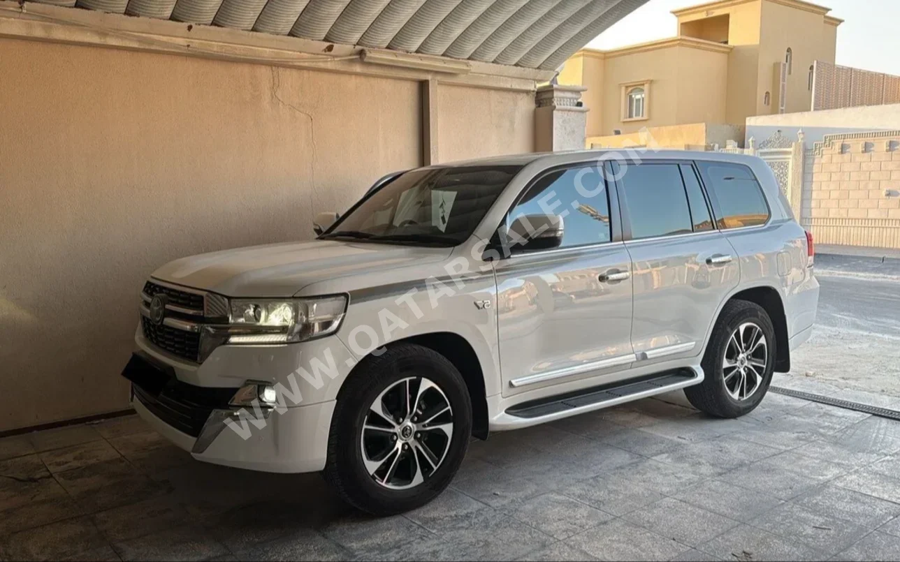 Toyota  Land Cruiser  VXR  2021  Automatic  130,000 Km  8 Cylinder  Four Wheel Drive (4WD)  SUV  White