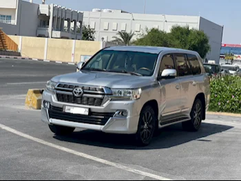 Toyota  Land Cruiser  VXR  2015  Automatic  45,000 Km  8 Cylinder  Four Wheel Drive (4WD)  SUV  Silver