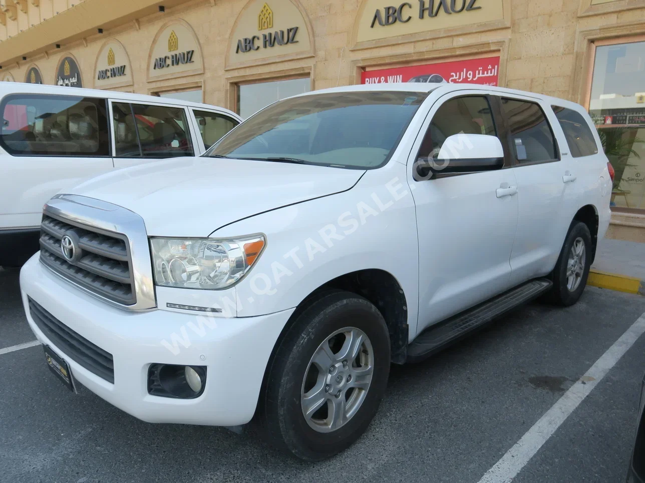 Toyota  Sequoia  2013  Automatic  430,000 Km  8 Cylinder  Four Wheel Drive (4WD)  SUV  White