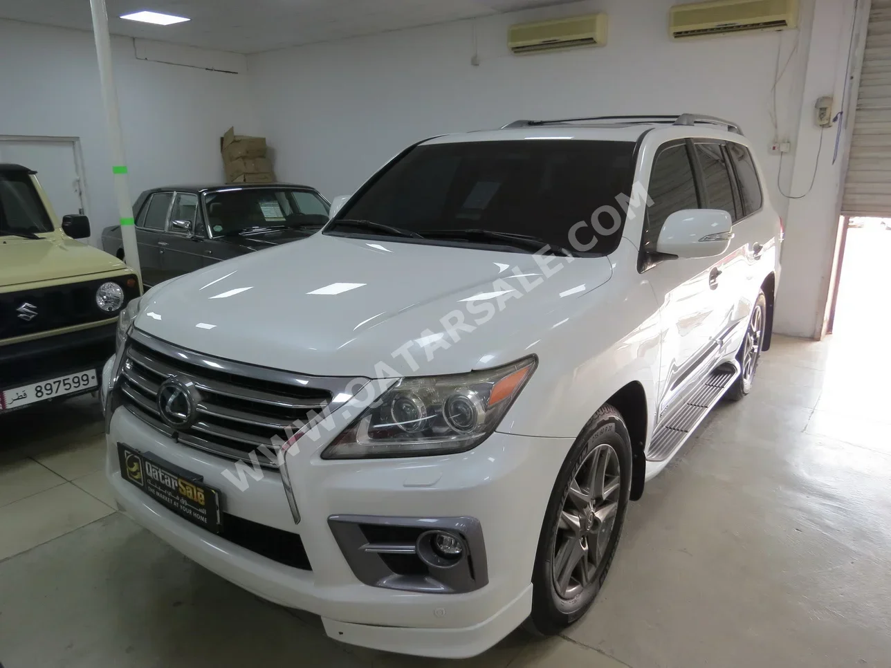 Lexus  LX  570  2012  Automatic  243,000 Km  8 Cylinder  Four Wheel Drive (4WD)  SUV  White