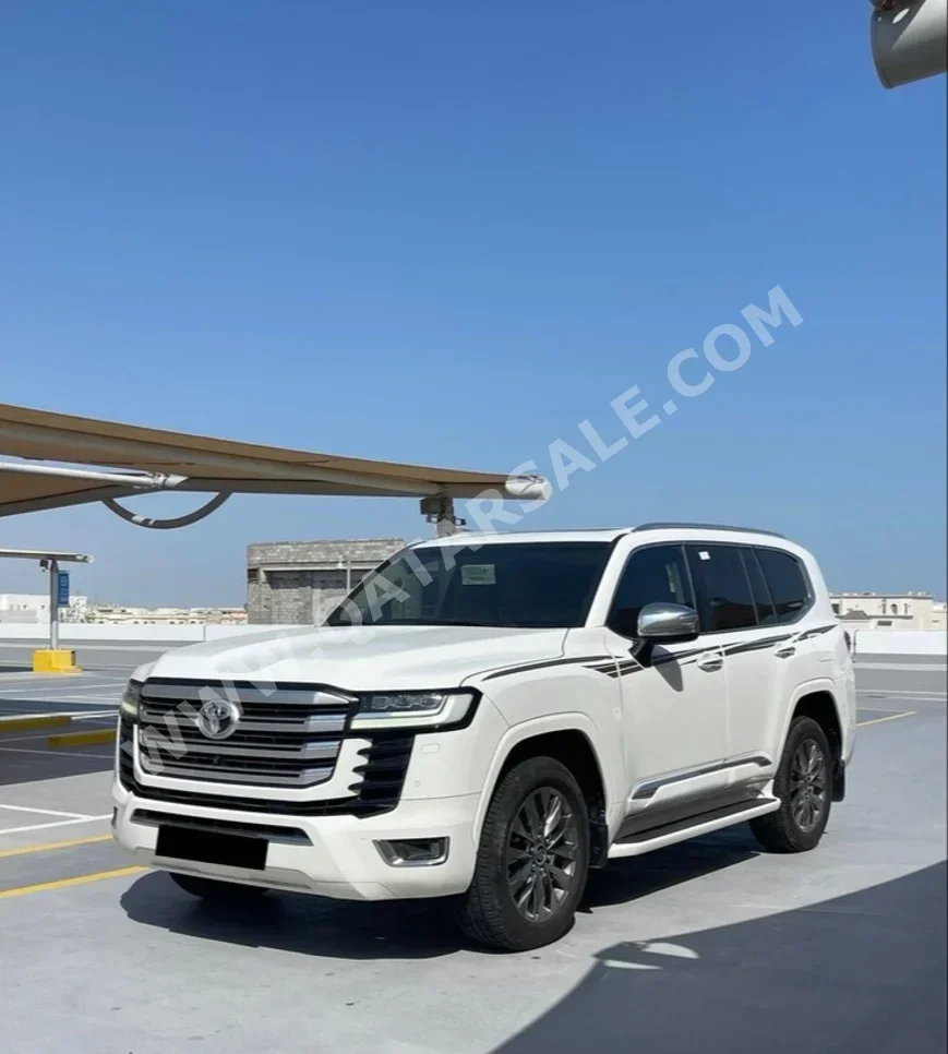 Toyota  Land Cruiser  VX Twin Turbo  2022  Automatic  86,000 Km  6 Cylinder  Four Wheel Drive (4WD)  SUV  White  With Warranty