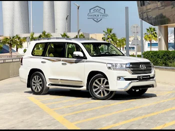 Toyota  Land Cruiser  VXS  2016  Automatic  247,000 Km  8 Cylinder  Four Wheel Drive (4WD)  SUV  White