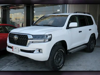 Toyota  Land Cruiser  G  2013  Manual  187,000 Km  6 Cylinder  Four Wheel Drive (4WD)  SUV  White