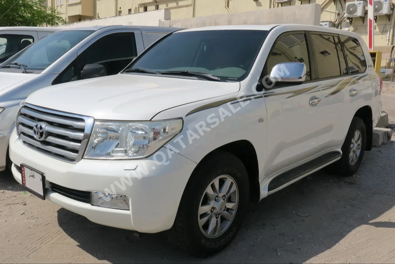 Toyota  Land Cruiser  GXR  2009  Automatic  241,000 Km  8 Cylinder  Four Wheel Drive (4WD)  SUV  White